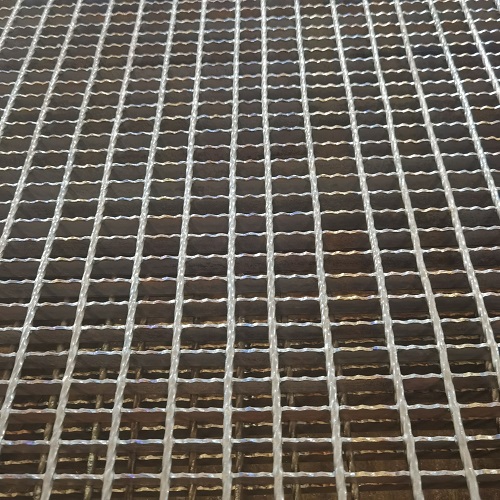 齿形钢格板平台踏步板：有效预防滑倒