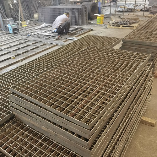 齿形防滑钢格板钢格栅板确保行人和车辆的安全