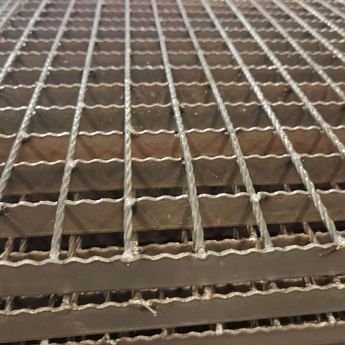 齿形防滑钢格板钢格栅板确保行人和车辆的安全