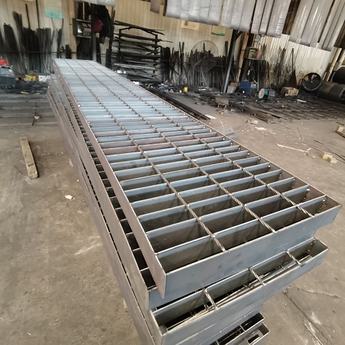 雨水排水钢格栅盖板污水处理钢格板篦子：技术参数与性能详解