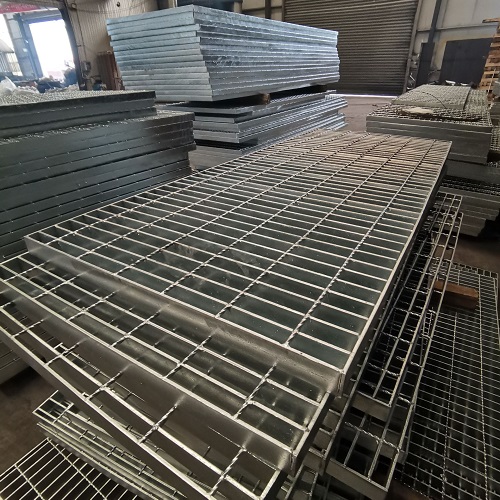 钢厂转炉平台镀锌钢格板钢格栅的保养