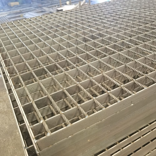 G323/40/100W钢格栅板用于建筑走道其独特优势