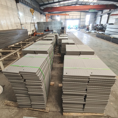 喷漆复合钢格板钢格栅板在工业中的安全功能解析