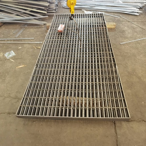 钢格栅钢格板G403/30/100：防滑、防腐与高强度