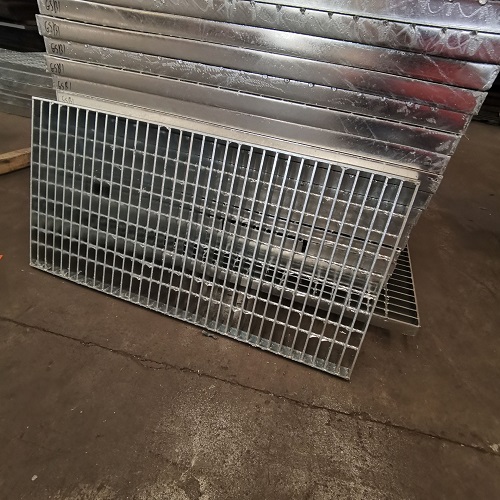 车库耐用焊接钢格板钢格栅应用和优势