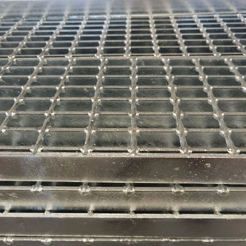 车库耐用焊接钢格板钢格栅应用和优势