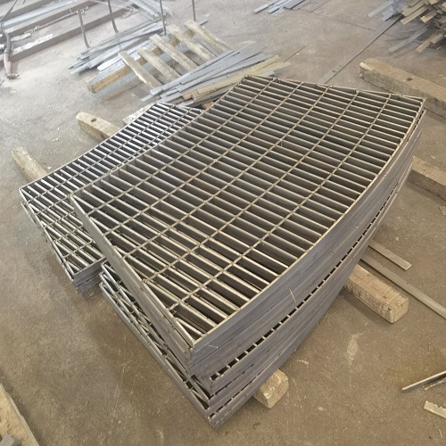 异型车库用G405/30/100钢格栅钢格板选购要点及解决方案