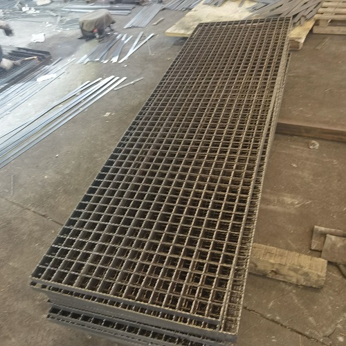 提升工业平台安全性：防滑承重强齿型钢格栅钢格板