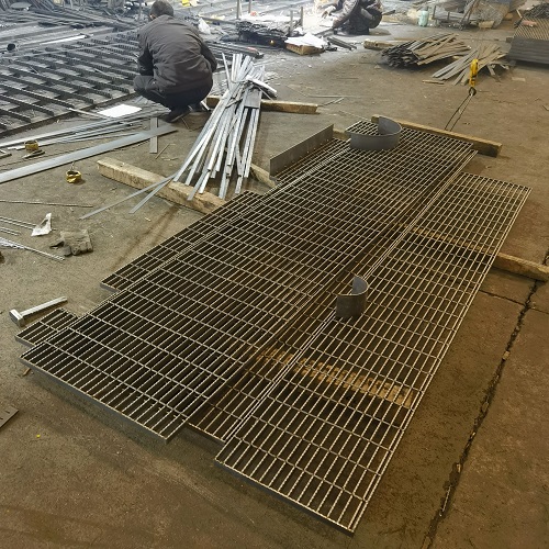 工业车间必备：镀锌格栅板与钢格栅板