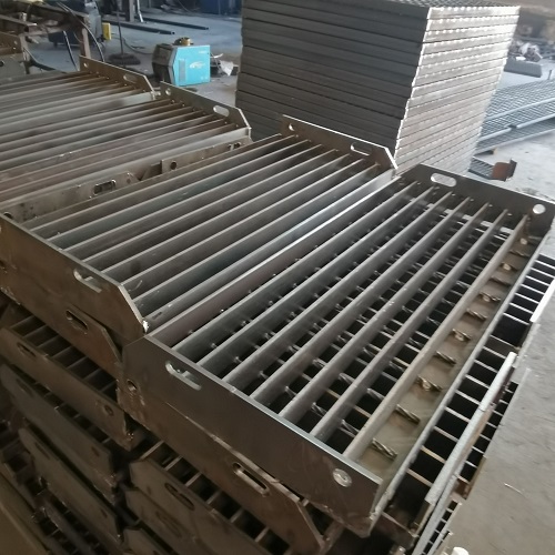 钢梯踏步钢格栅钢格板三大特点