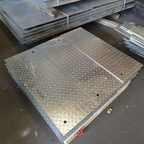 化工厂镀锌复合钢格栅钢格板的抗压表现