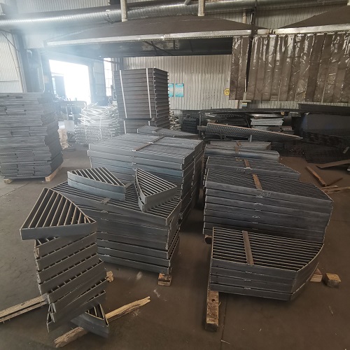 高空用平台钢格板边缘处理至关重要