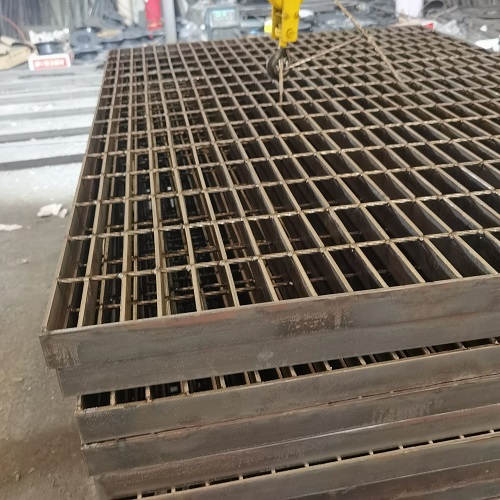 养殖用钢格板踏步板优势和分类