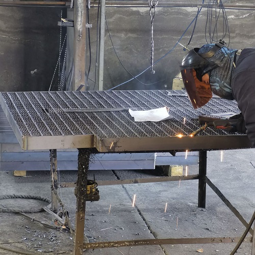 钢格板采购避坑指南：这5个参数不懂，小心被坑！