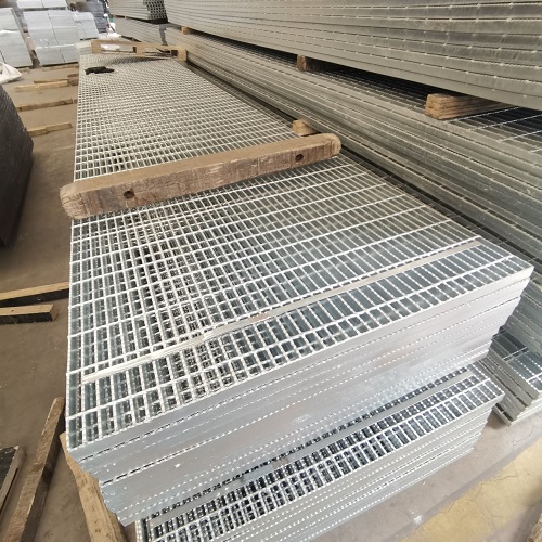 食品厂钢格板选型：304不锈钢还是镀锌更合适？