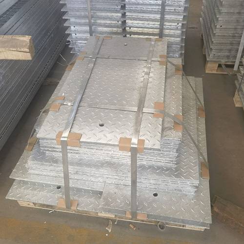 商业步行街钢格栅：美观与安全兼顾的铺装方案