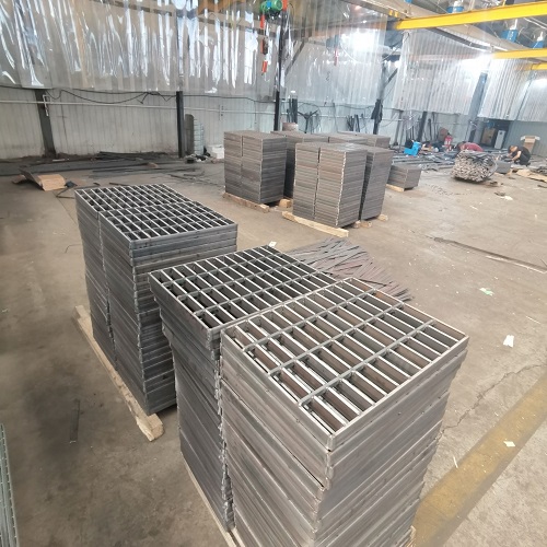 钢结构平台钢格栅：轻量化与高强度的搭配方案