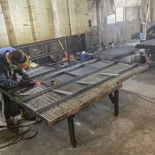 钢格栅尺寸测量的隐形陷阱：90%的人栽在这些细节上