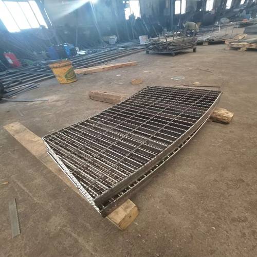 养殖场钢格栅系统：抵御腐蚀与堵塞的双重防护