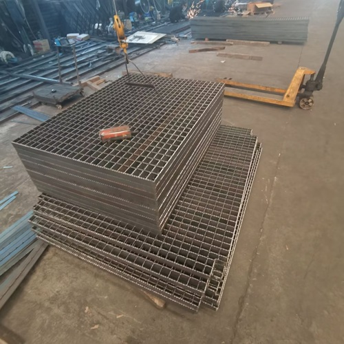 船舶甲板钢格栅：海上环境防锈方案