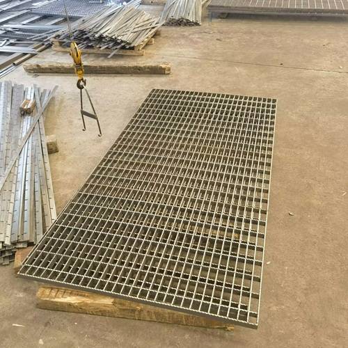 钢格板还能用在城市广场上效果太好了