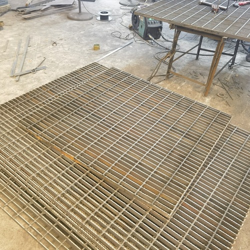 钢格板是怎么做到防滑又安全的？