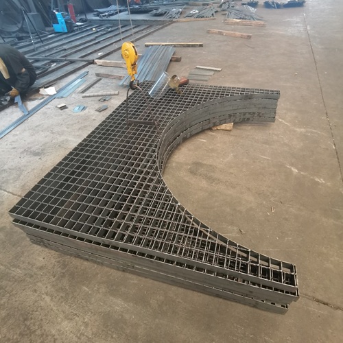 数据中心地板居然也用钢格板