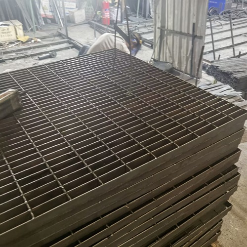 钢格板用于排水沟盖板的优势分析