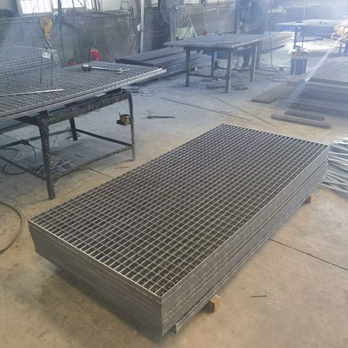 钢格板在桥梁桥面铺设中的表现