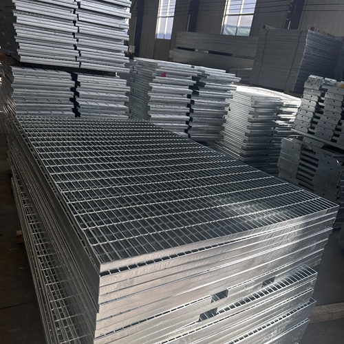 钢格栅板用于排水沟盖板的几大好处