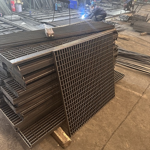 钢格栅板打造城市步道的新趋势