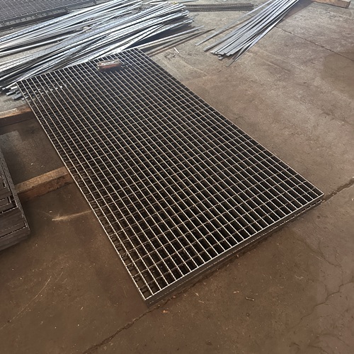 不锈钢钢格板vs热镀锌钢格板，该怎么选