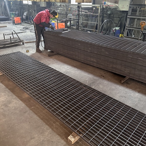 2025钢格板行业现状与未来，3大趋势提前看