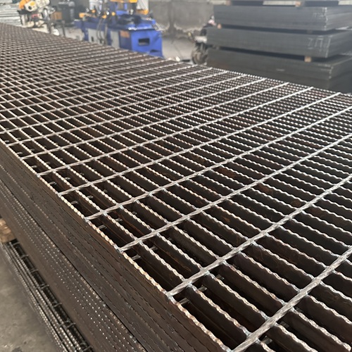 钢格板变形后还能修复吗？修复技巧全公开