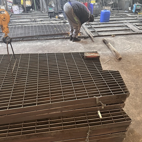 钢格板出口市场机遇与挑战并存